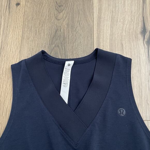 Lululemon Sleeveless Cropped Tennis Tank Size 2 Navy Blue V Neck EUC - Picture 3 of 8